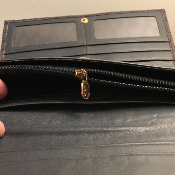 ❤️ HOST PICK! *** FURLA GENUINE LEATHER CONTINENTAL WALLET/CLUTCH - Picture 6 of 10